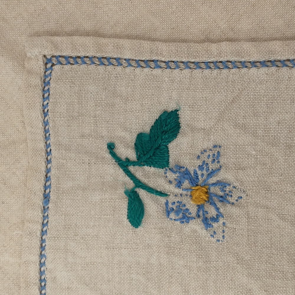 Vintage Linen Tablecloth 16 Matching Napkins Bold Floral Embroidery Color on Nat - Picture 6 of 6